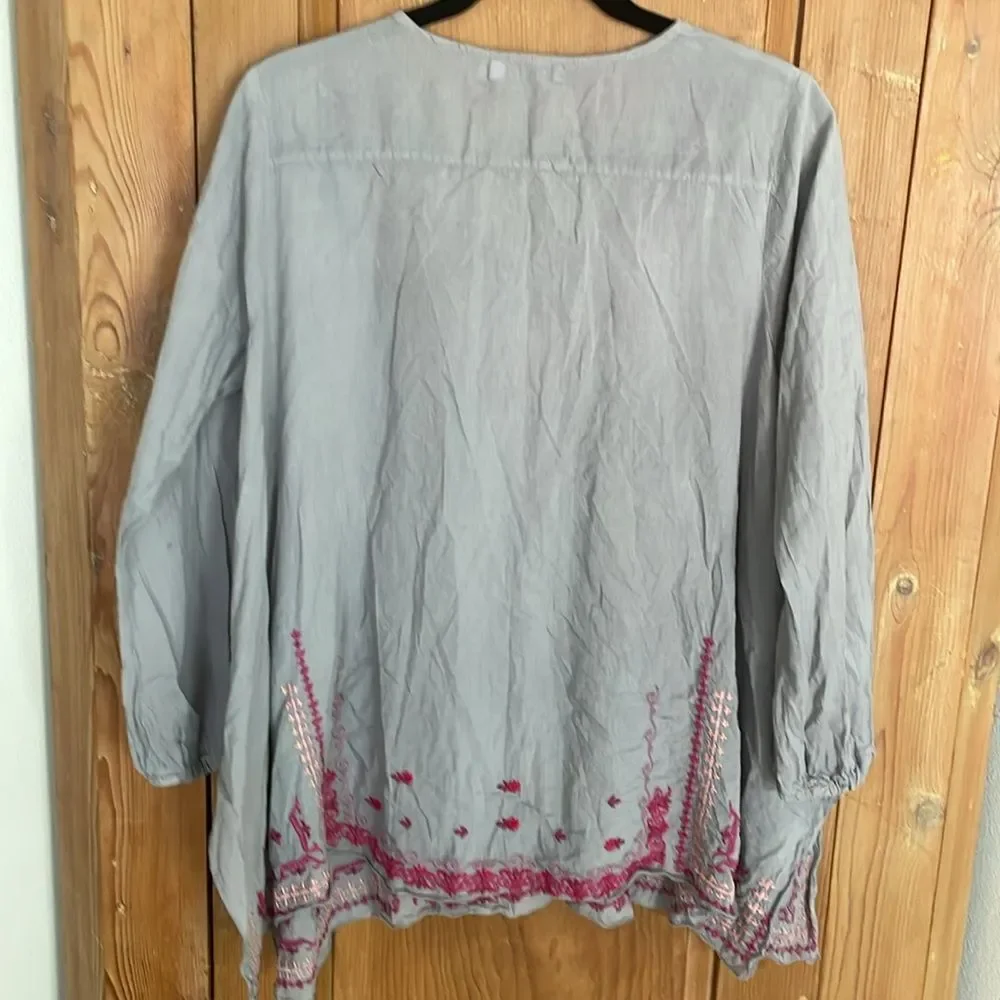 Johnny Was Gray Pink floral appliqué embroidered tunic